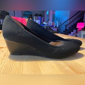 black pump heels